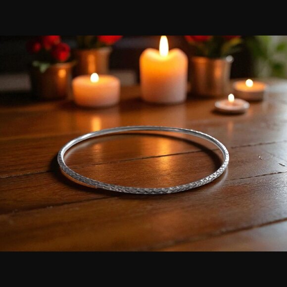 925 Sterling Silver Textured Diamond Pattern Size 8" 2mm Bangle Bracelet - Picture 2 of 12